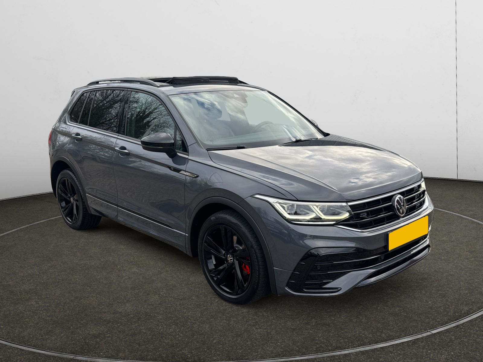 Volkswagen Tiguan 1.5 TSI R-Line - Petrol - Automatic - 150 hp - 69.674 km