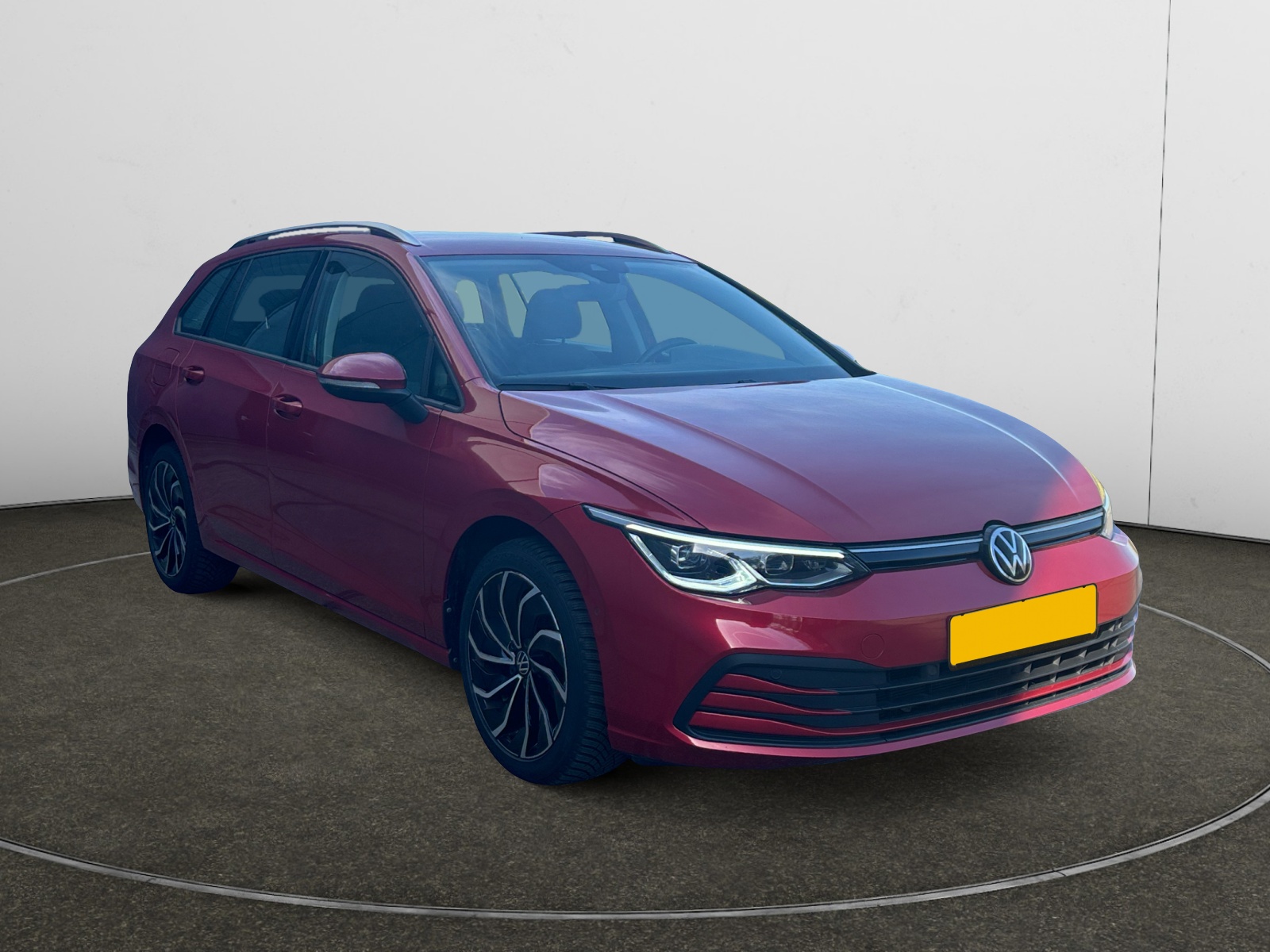 Volkswagen Golf Variant 1.0 Life Business - Petrol - Manual - 111 hp - 134.624 km
