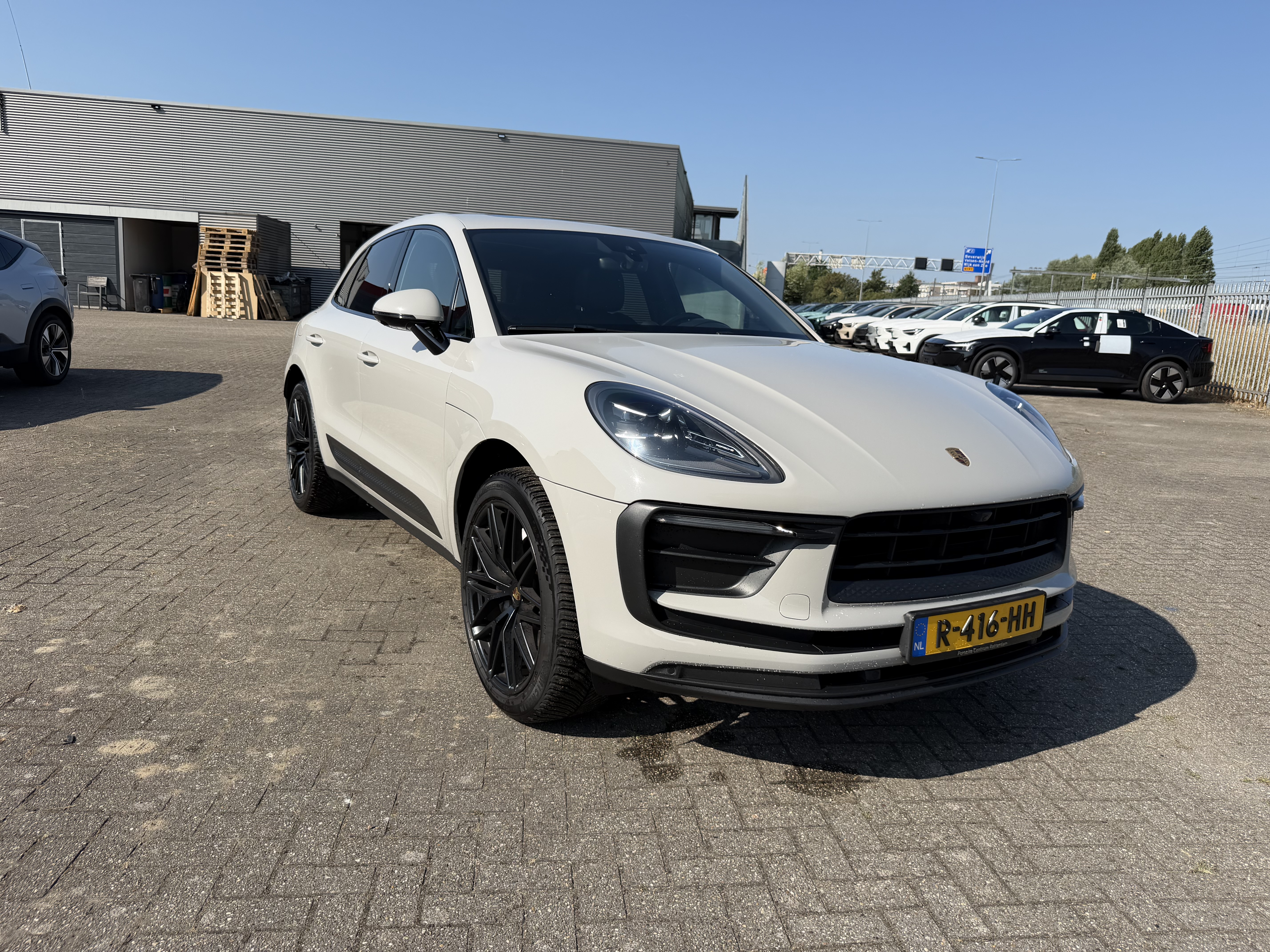 Porsche Macan 2.0 - AWD - Petrol - Automatic - 265 hp - 122.642 km