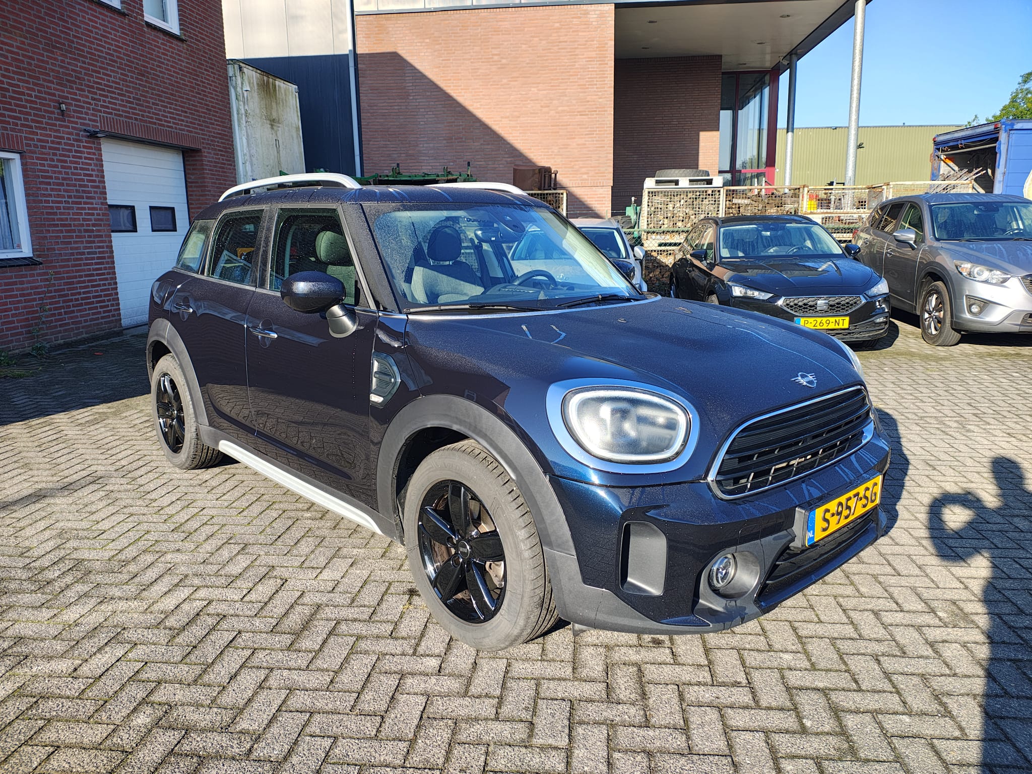 Mini Countryman Cooper 1.5 Business - Petrol - Automatic - 136 hp - 197.658 km