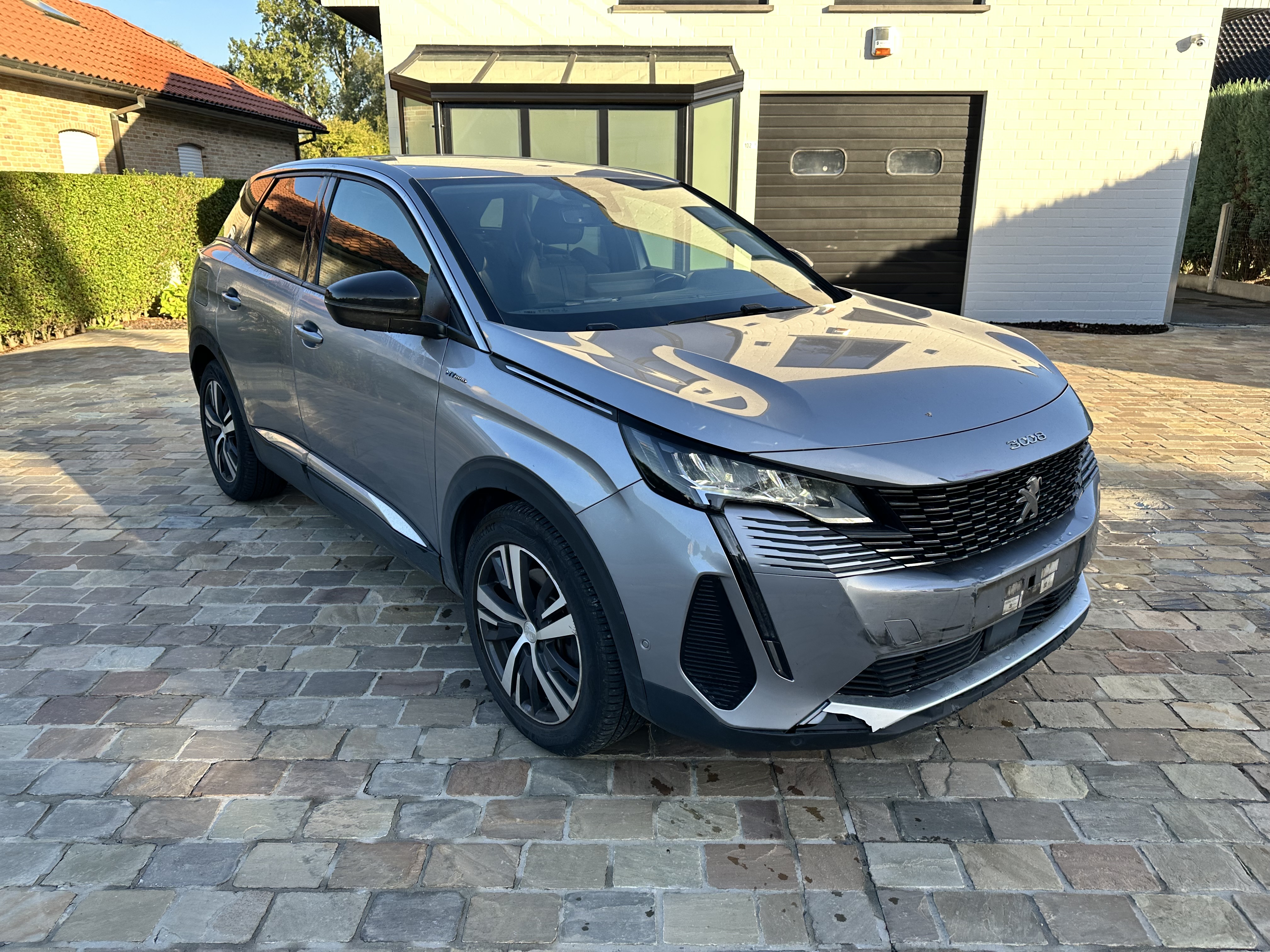 Peugeot 3008 1.6 Allure - Hybrid - Automatic - 181 hp - 100.552 km