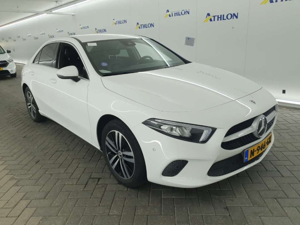 Mercedes-Benz A 250e Luxury Line - Hybrid - Automatic - 160 hp - 185.620 km