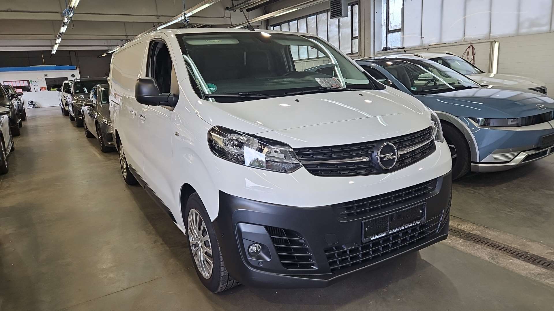 Opel Vivaro 2.0 Edition - Diesel - Manual - 145 hp - 107.353 km