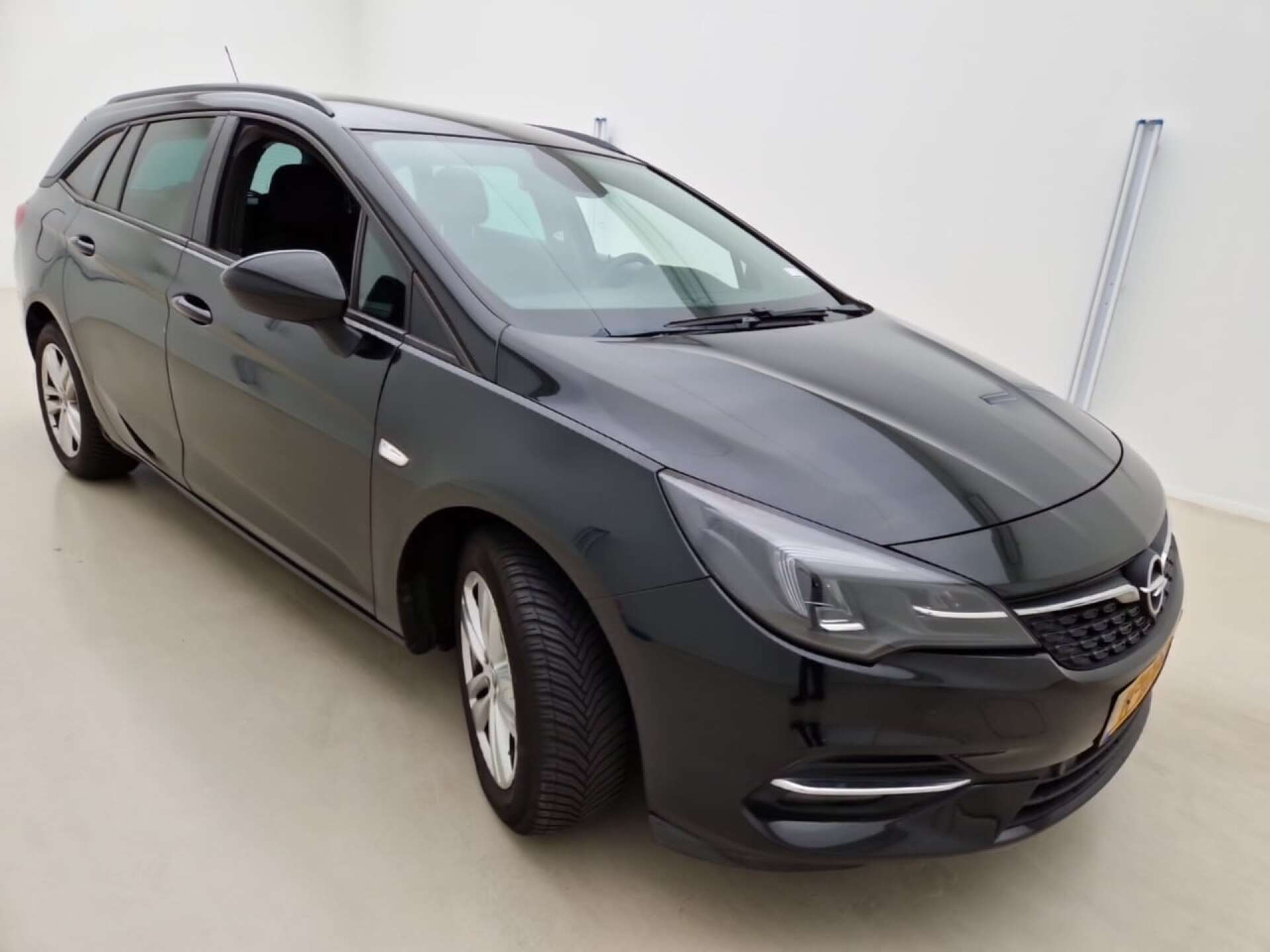 Opel Astra Sports Tourer 1.2 Edition - Petrol - Manual - 110 hp - 102.040 km