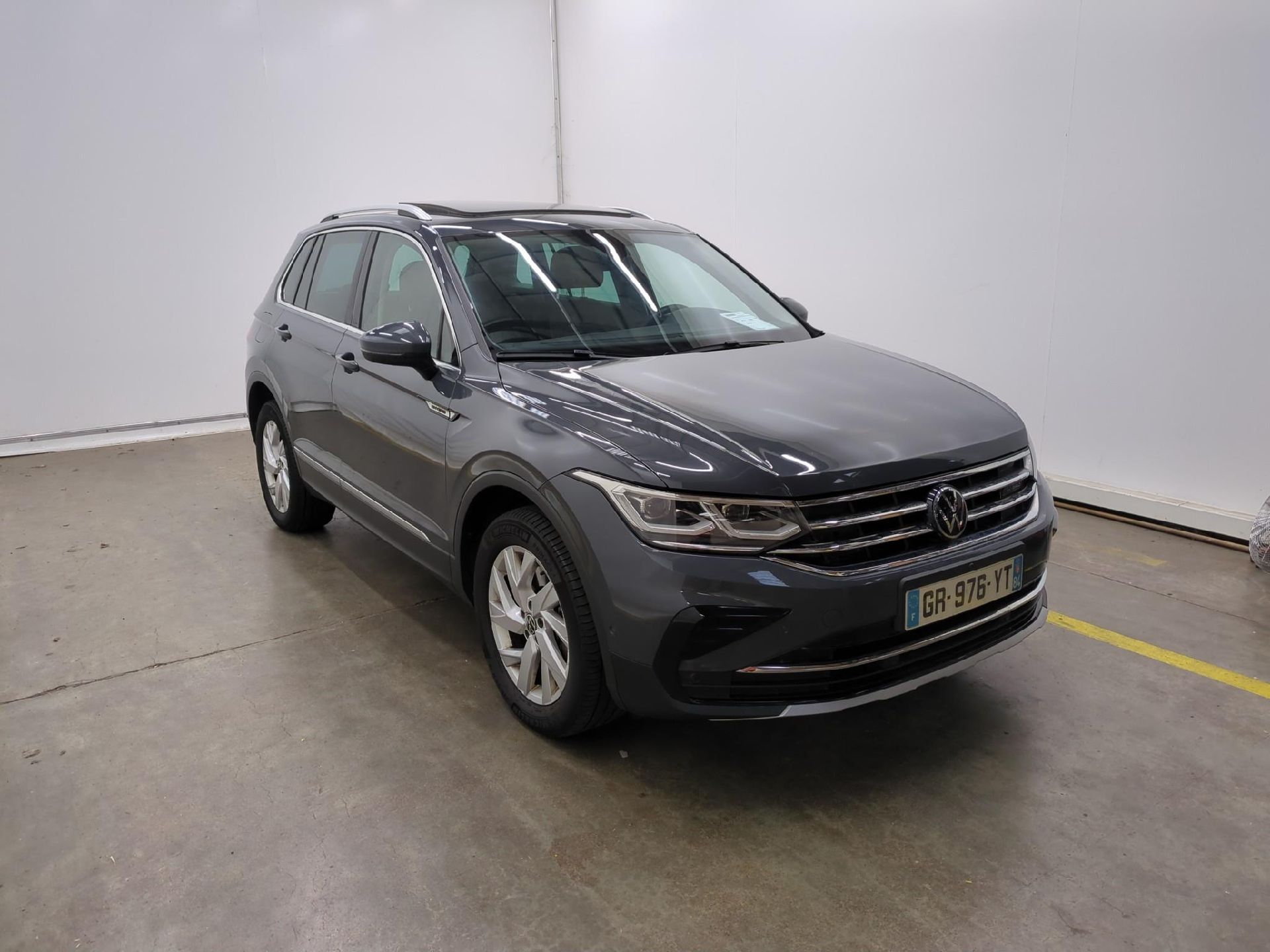 Volkswagen Tiguan 1.4 Elegance - Hybrid - Automatic - 245 hp - 190.946 km