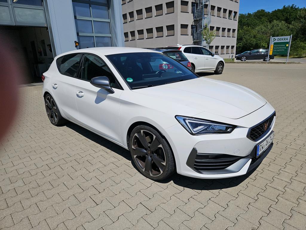 Cupra Leon 2.0 TSI VZ - Petrol - Automatic - 300 hp - 21.141 km