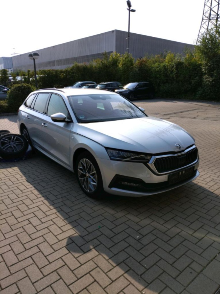 Skoda Octavia Combi 2.0 TDI Ambition - Diesel - Manual - 115 hp - 70.739 km