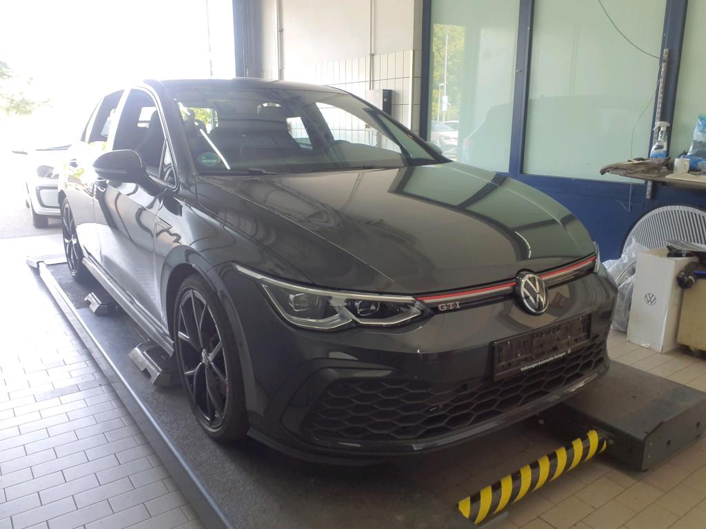 Volkswagen Golf 2.0 TSI - Petrol - Automatic - 245 hp - 22.094 km