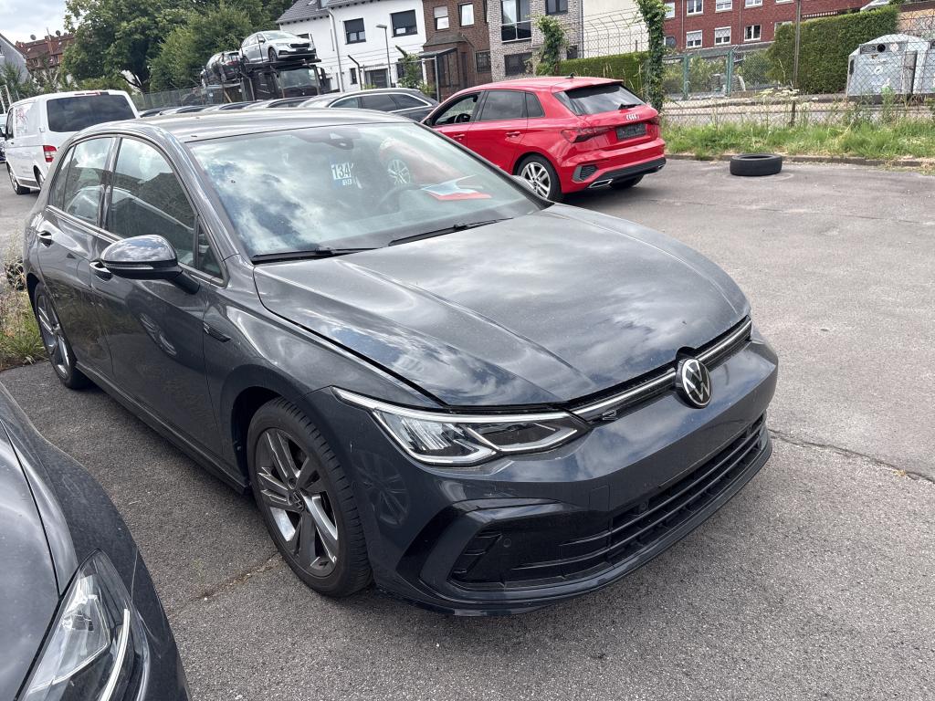 Volkswagen Golf 1.5 TSI R-Line - Petrol - Manual - 130 hp - 18.825 km