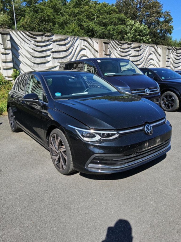 Volkswagen Golf 1.5 TSI Style - Petrol - Manual - 130 hp - 25.436 km