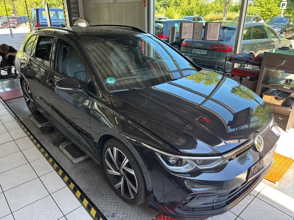 Volkswagen Golf Variant 1.5 eTSI R-Line - Petrol - Automatic - 150 hp - 142.159 km