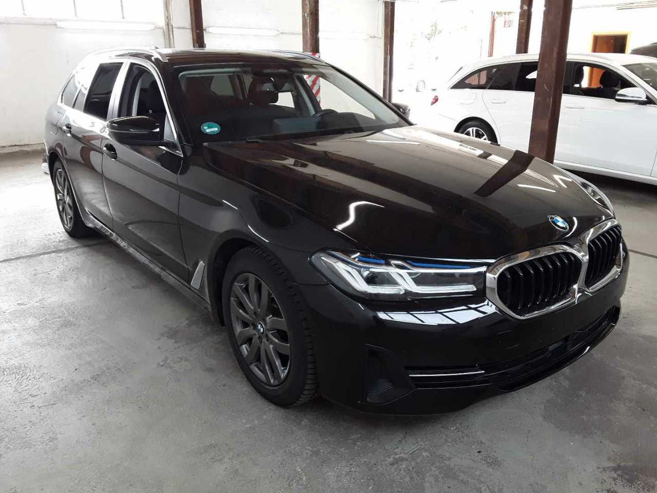 BMW 5 Series Touring 520d - Diesel - Automatic - 190 hp - 61.418 km