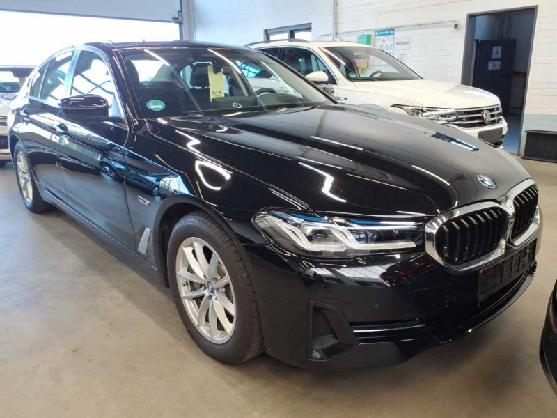 BMW 5 Series 520e - Hybrid - Automatic - 163 hp - 15.889 km