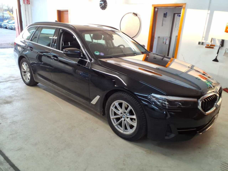 BMW 5 Series Touring 520i - Petrol - Automatic - 184 hp - 98.703 km