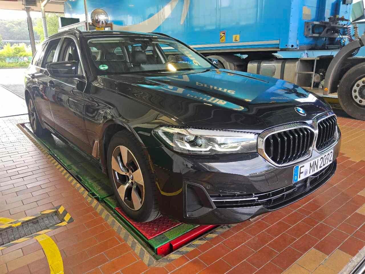 BMW 5 Series Touring 520d - Diesel - Automatic - 190 hp - 98.543 km