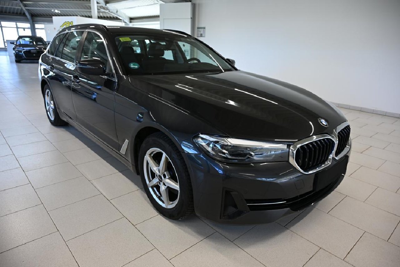 BMW 5 Series Touring 520i - Petrol - Automatic - 184 hp - 77.745 km