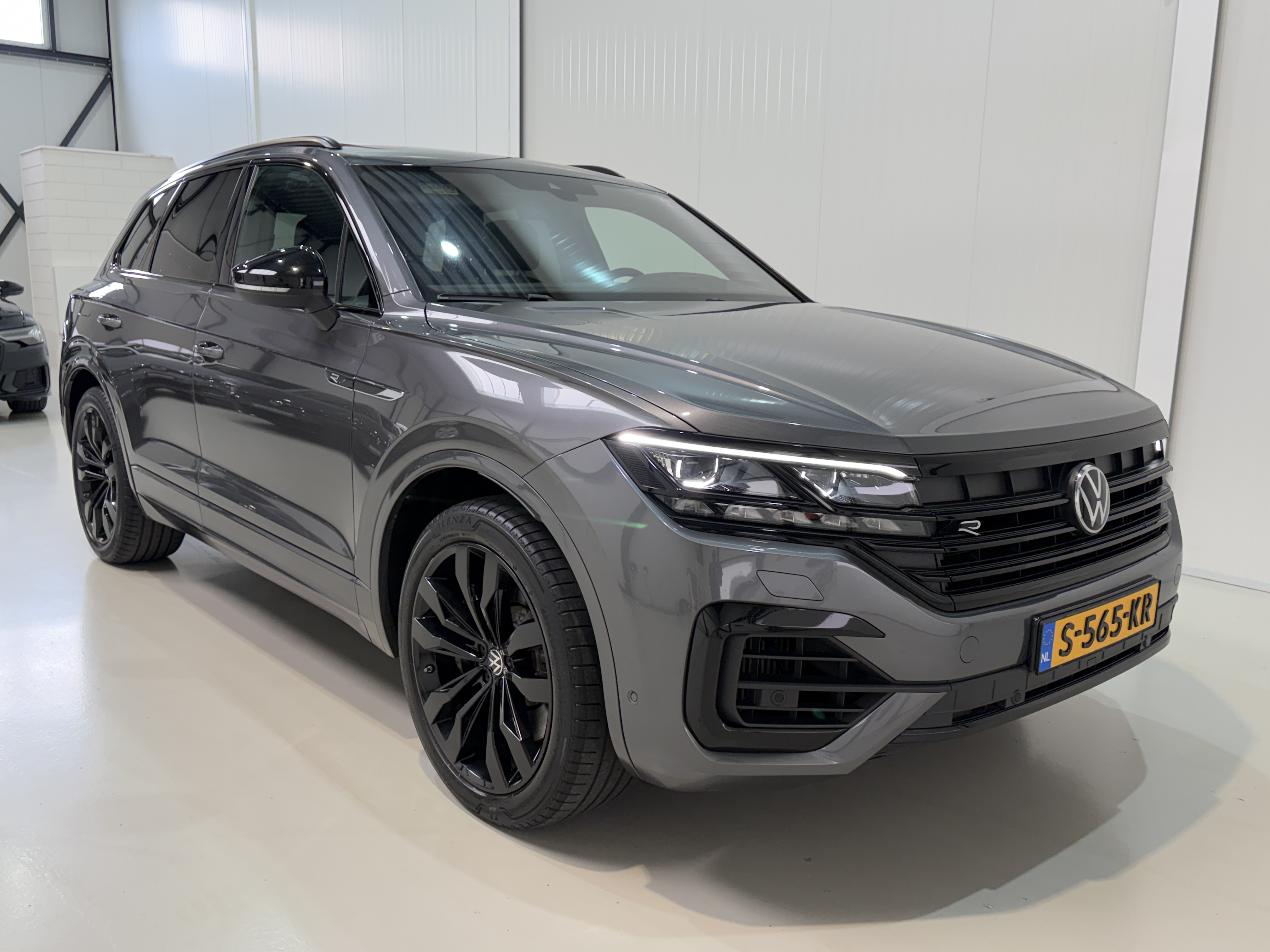 Volkswagen Touareg 3.0 TSI R-Line - 4Motion - Hybrid - Automatic - 340 hp - 151.670 km