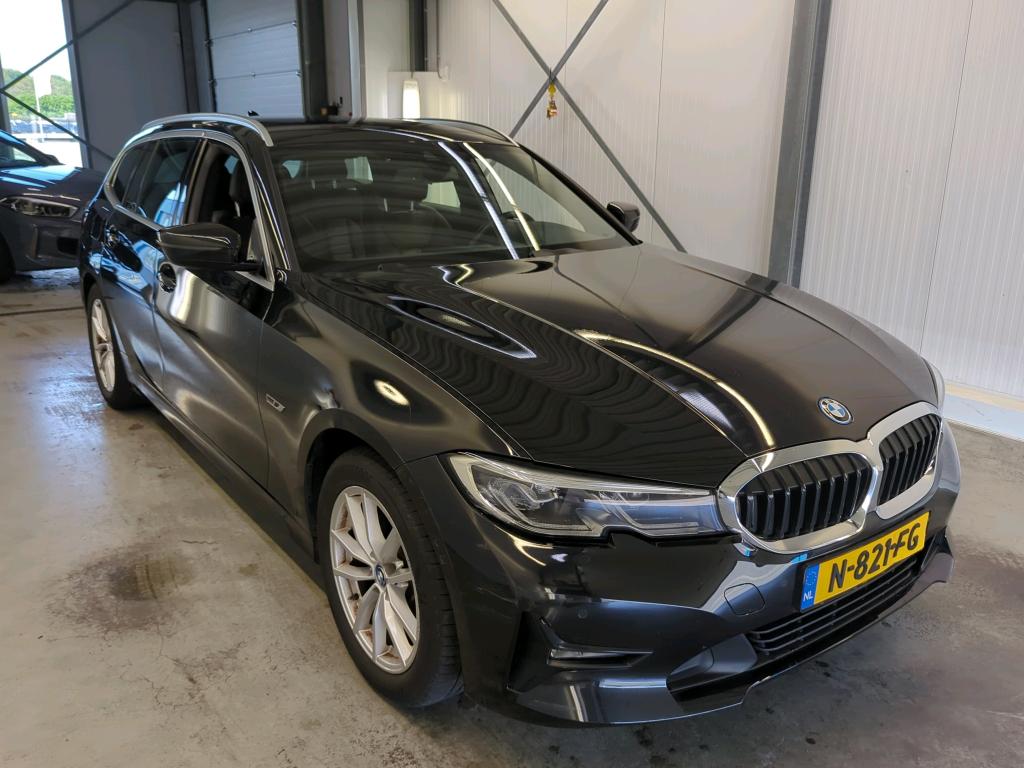 BMW 3 Series Touring 320e Business - Hybrid - Automatic - 163 hp - 82.171 km