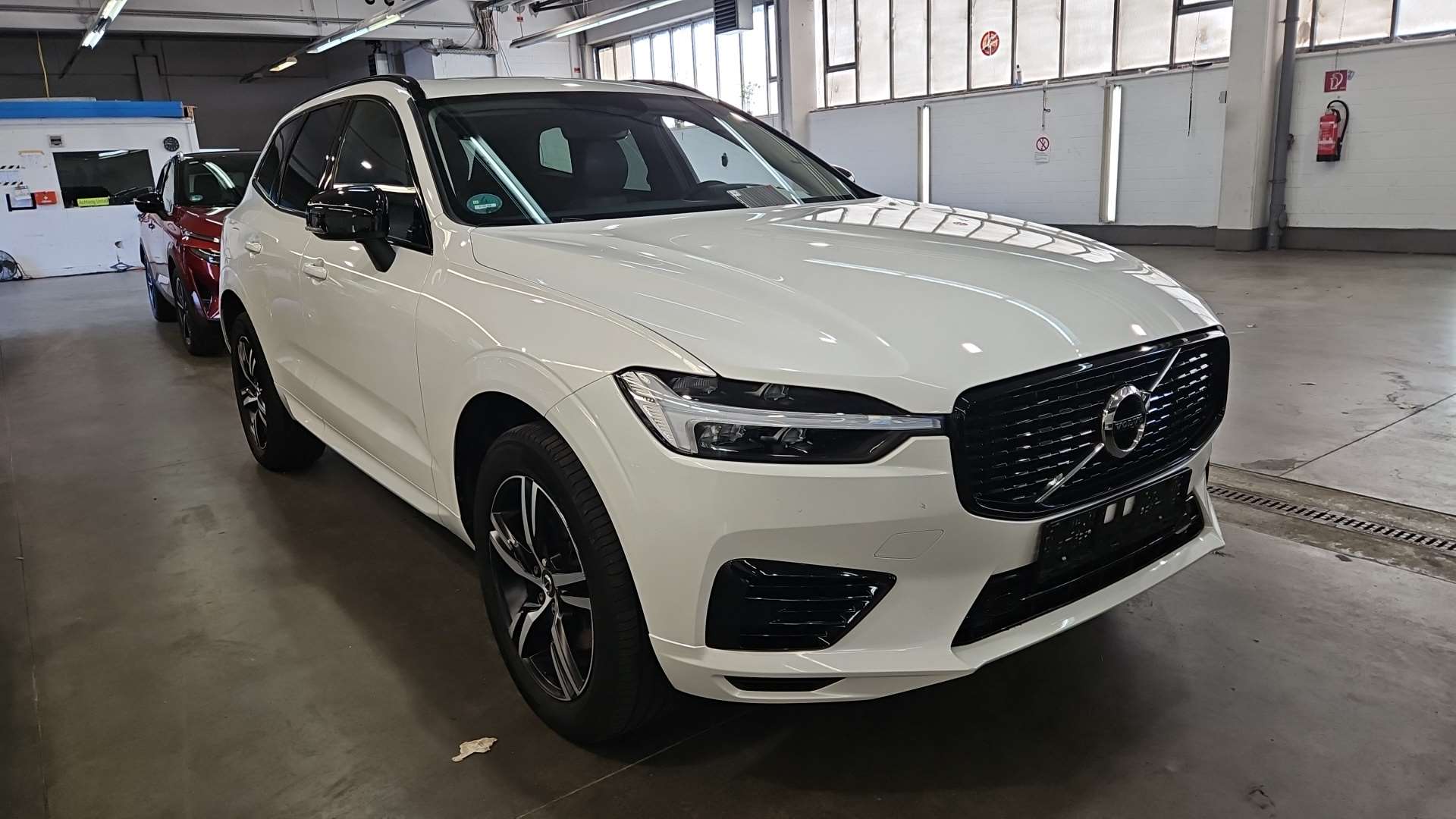 Volvo XC60 T6 R-Design - Hybrid - Automatic - 253 hp - 92.138 km