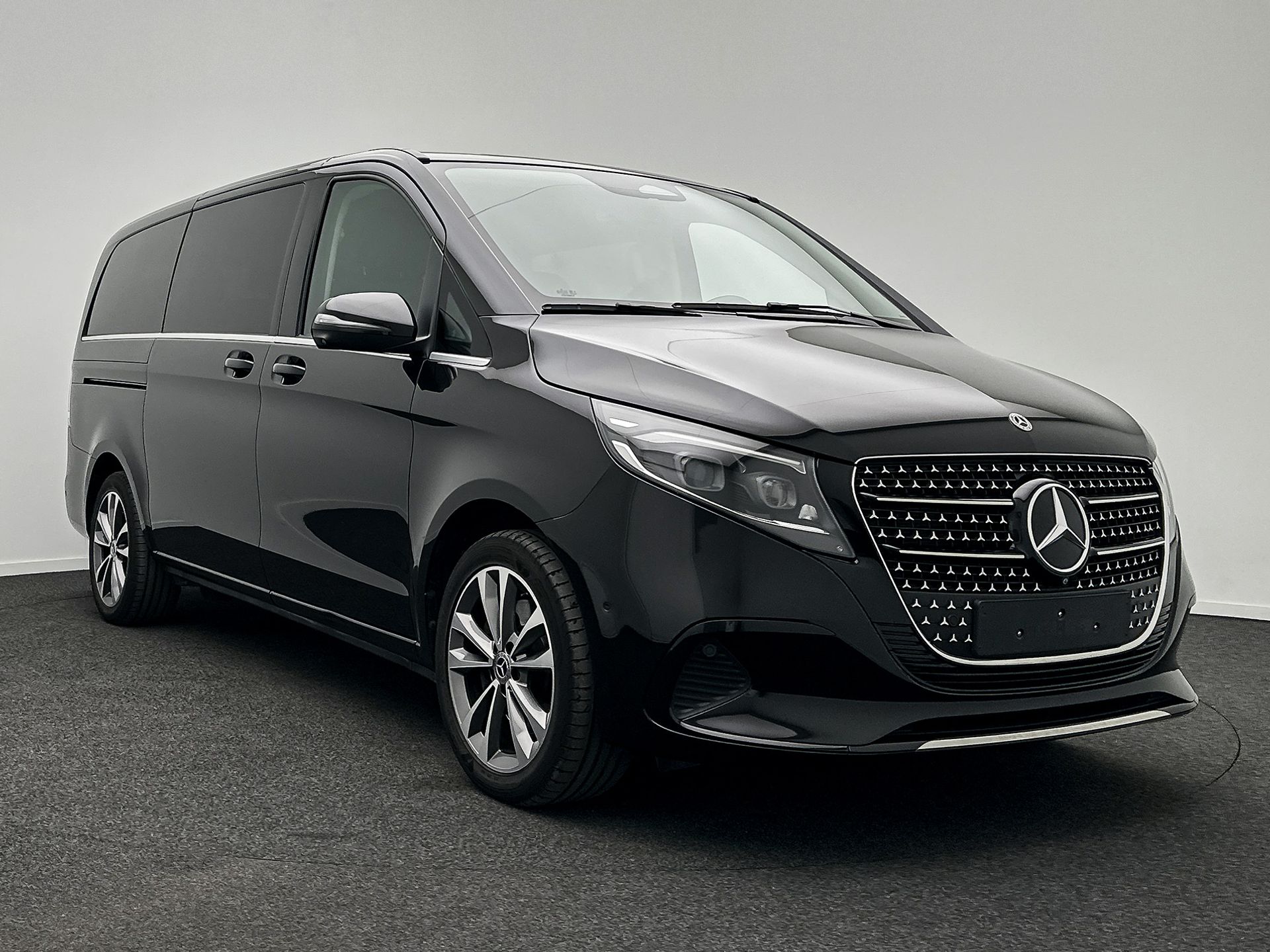 Mercedes-Benz V L2 250d Avantgarde - Diesel - Automatic - 190 hp - 39.835 km