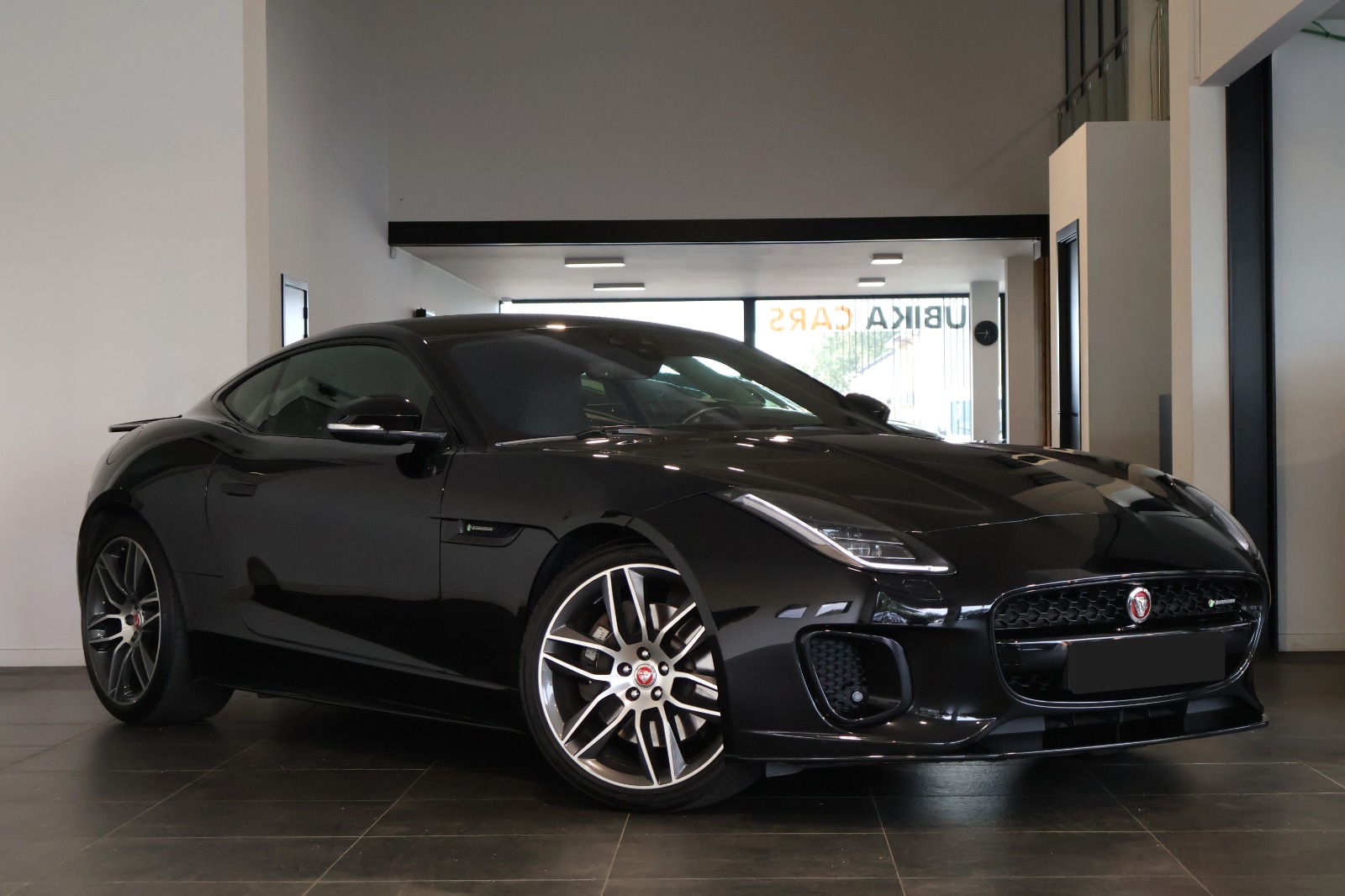 Jaguar F-Type 2.0 R-Dynamic - Petrol - Automatic - 300 hp - 80.910 km