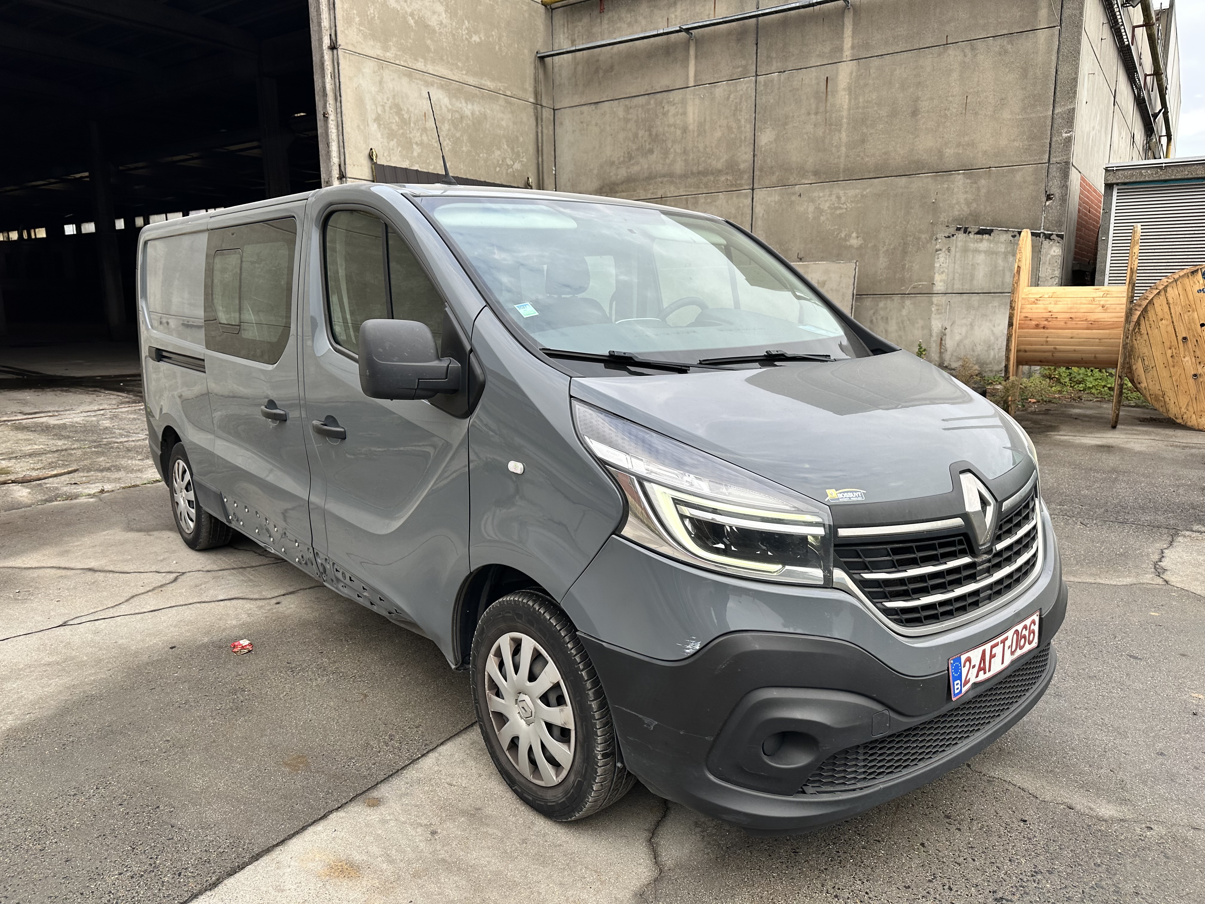 Renault Trafic L2H1 2.0 DCI Grand Comfort - Diesel - Manual - 120 hp - 190.387 km