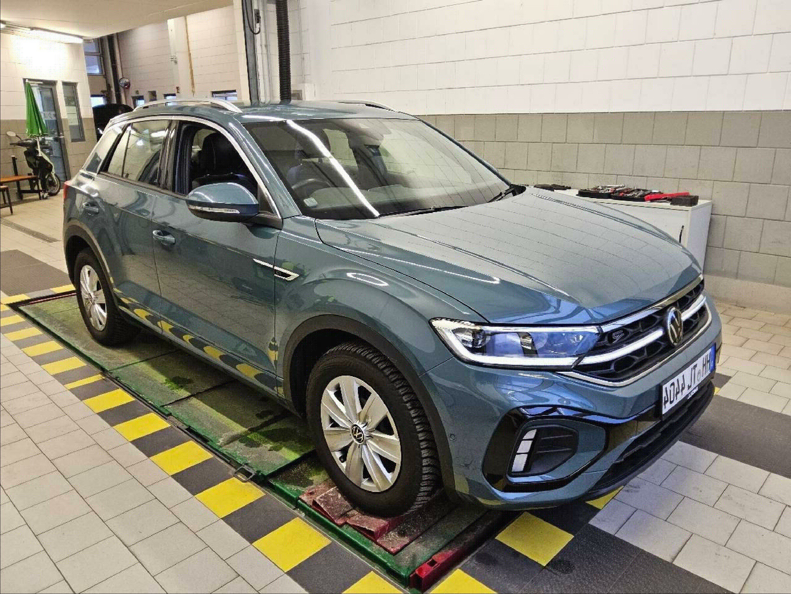 Volkswagen T-ROC 2.0 TSI R-Line - 4Motion - Petrol - Automatic - 190 hp - 48.407 km