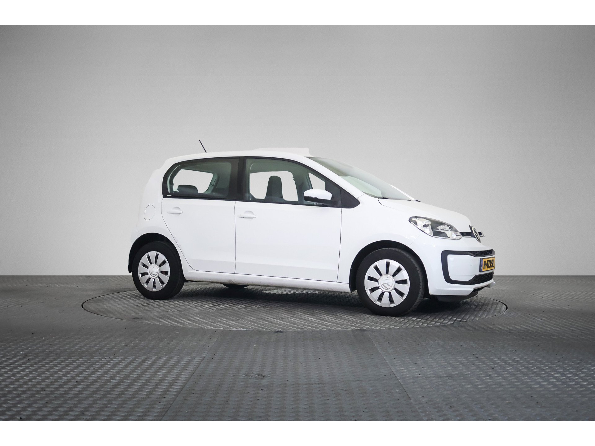 Volkswagen Up! 1.0 Move Up! - Petrol - Manual - 60 hp - 81.472 km