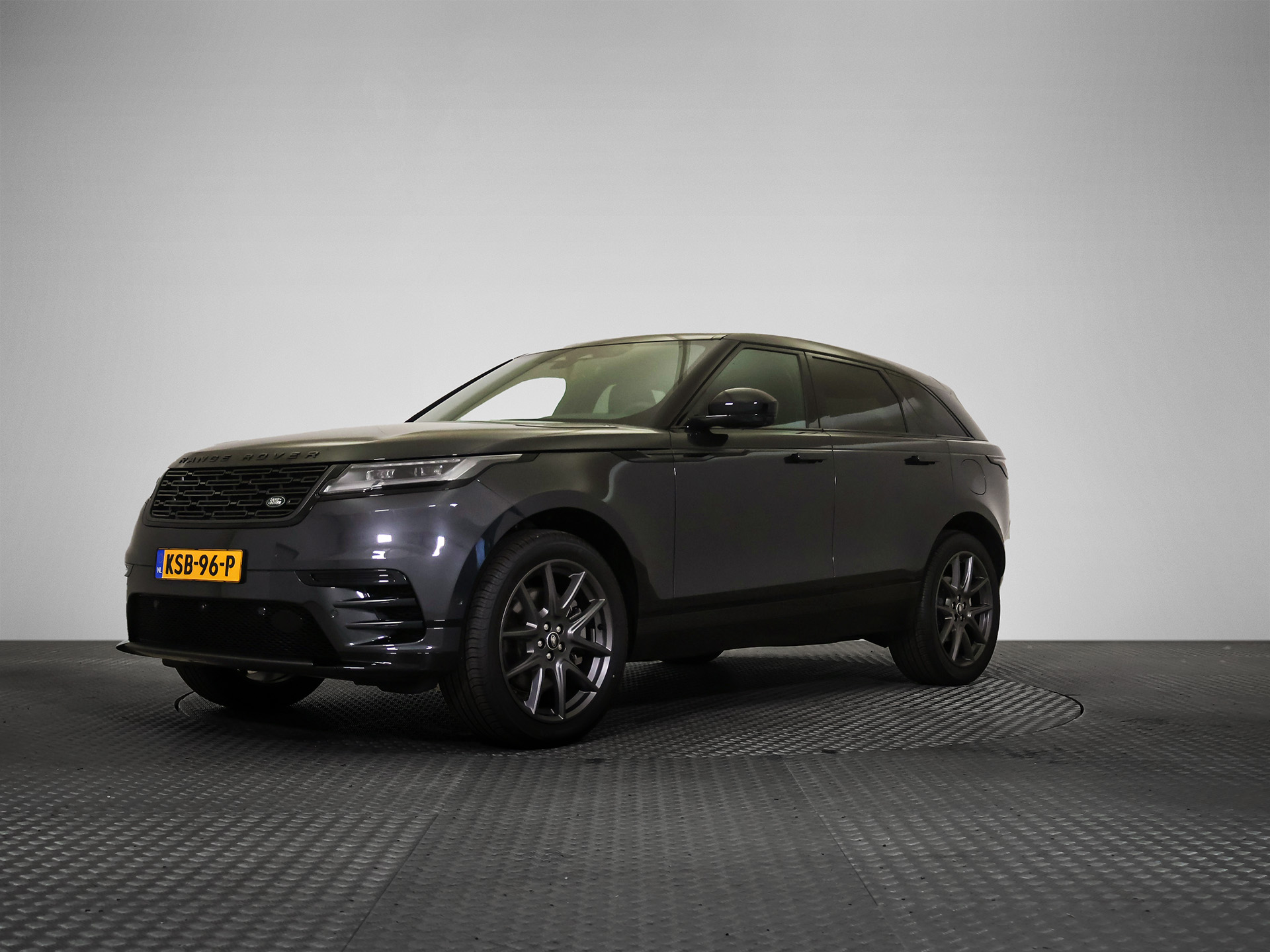 Land Rover Range Rover Velar 2.0 P400e R-Dynamic SE - Hybrid - Automatic - 301 hp - 1.480 km