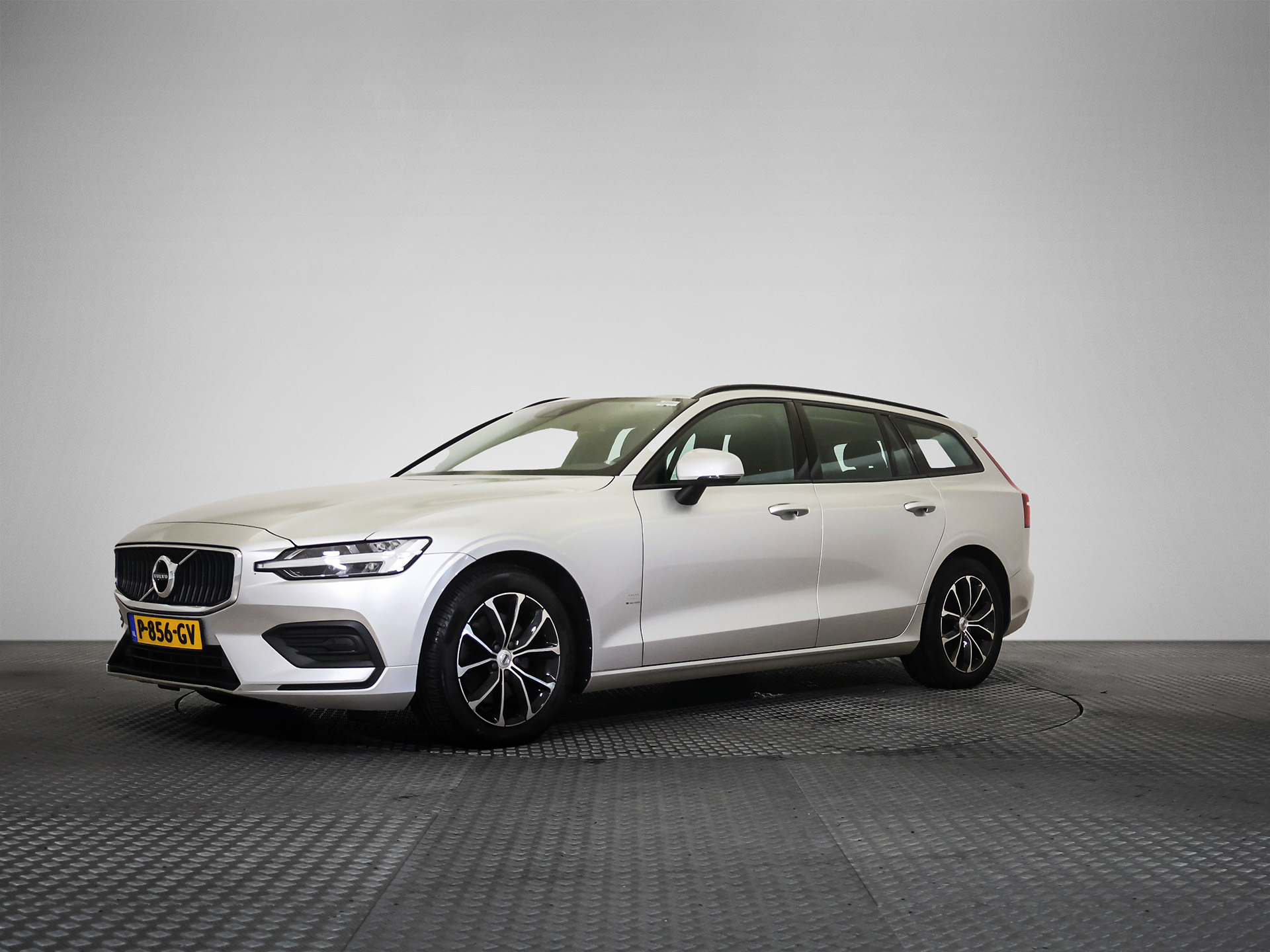 Volvo V60 B3 Essential - Petrol - Automatic - 163 hp - 171.197 km
