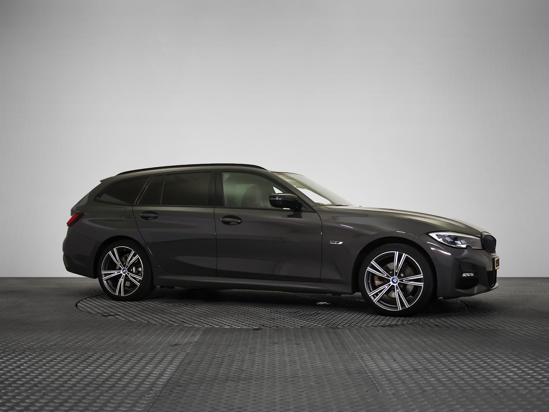 BMW 3 Series Touring 320e Business - Hybrid - Automatic - 163 hp - 184.384 km