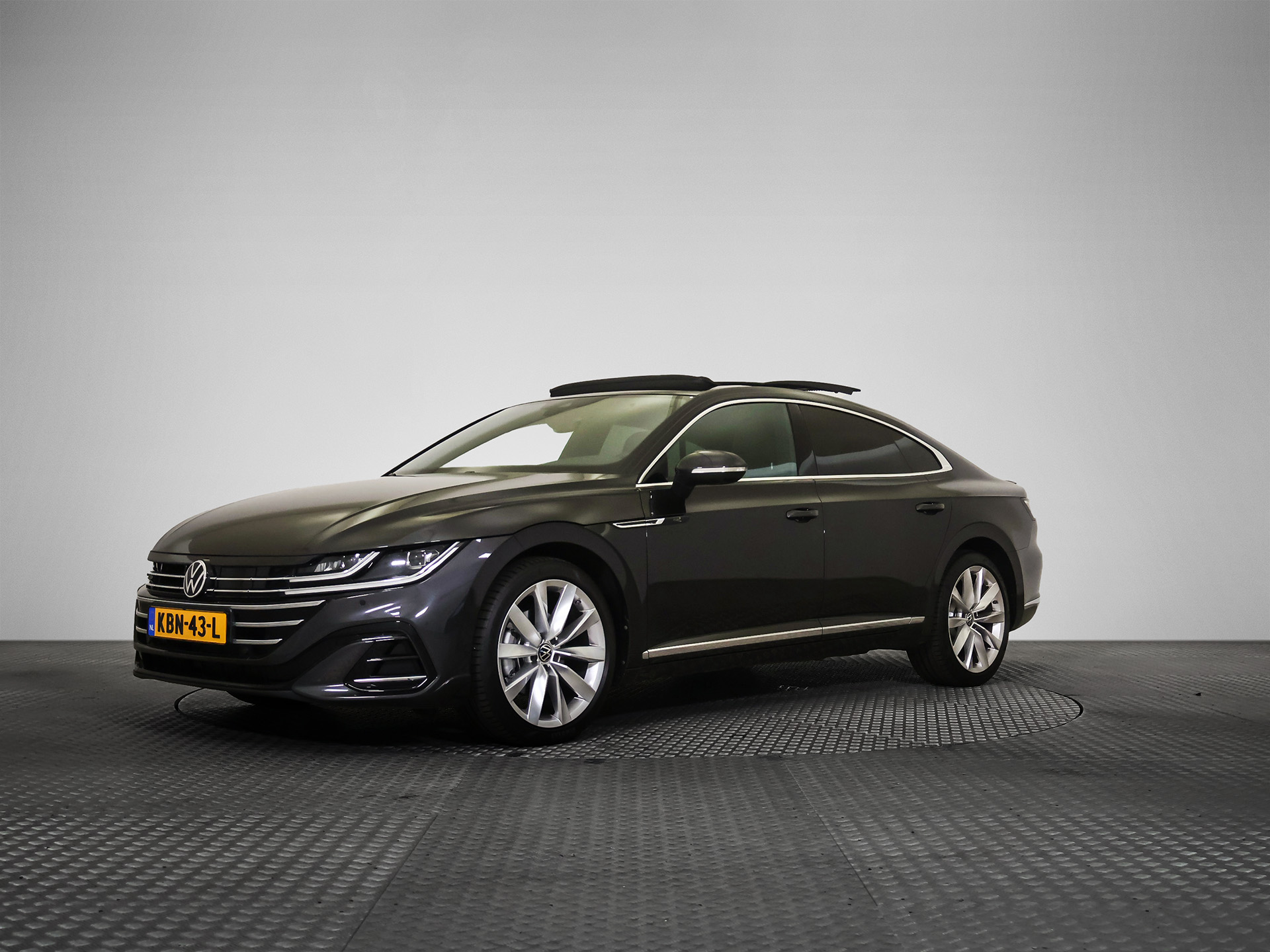 Volkswagen Arteon 1.4 R-Line - Hybrid - Automatic - 156 hp - 84.386 km