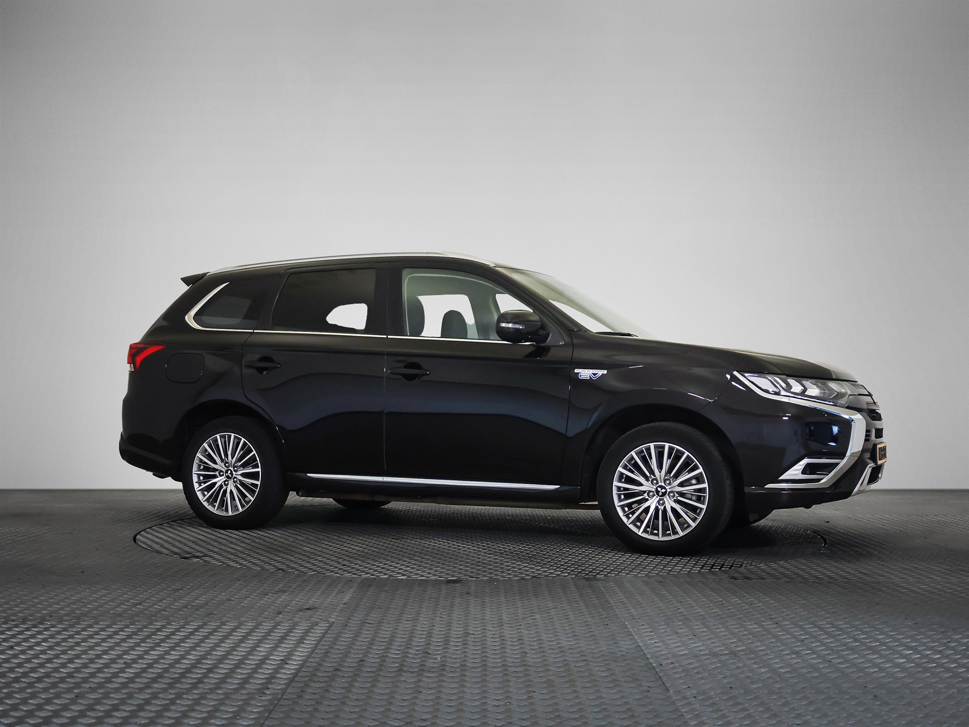 Mitsubishi Outlander 2.4 Intense - Hybrid - Automatic - 135 hp - 118.865 km