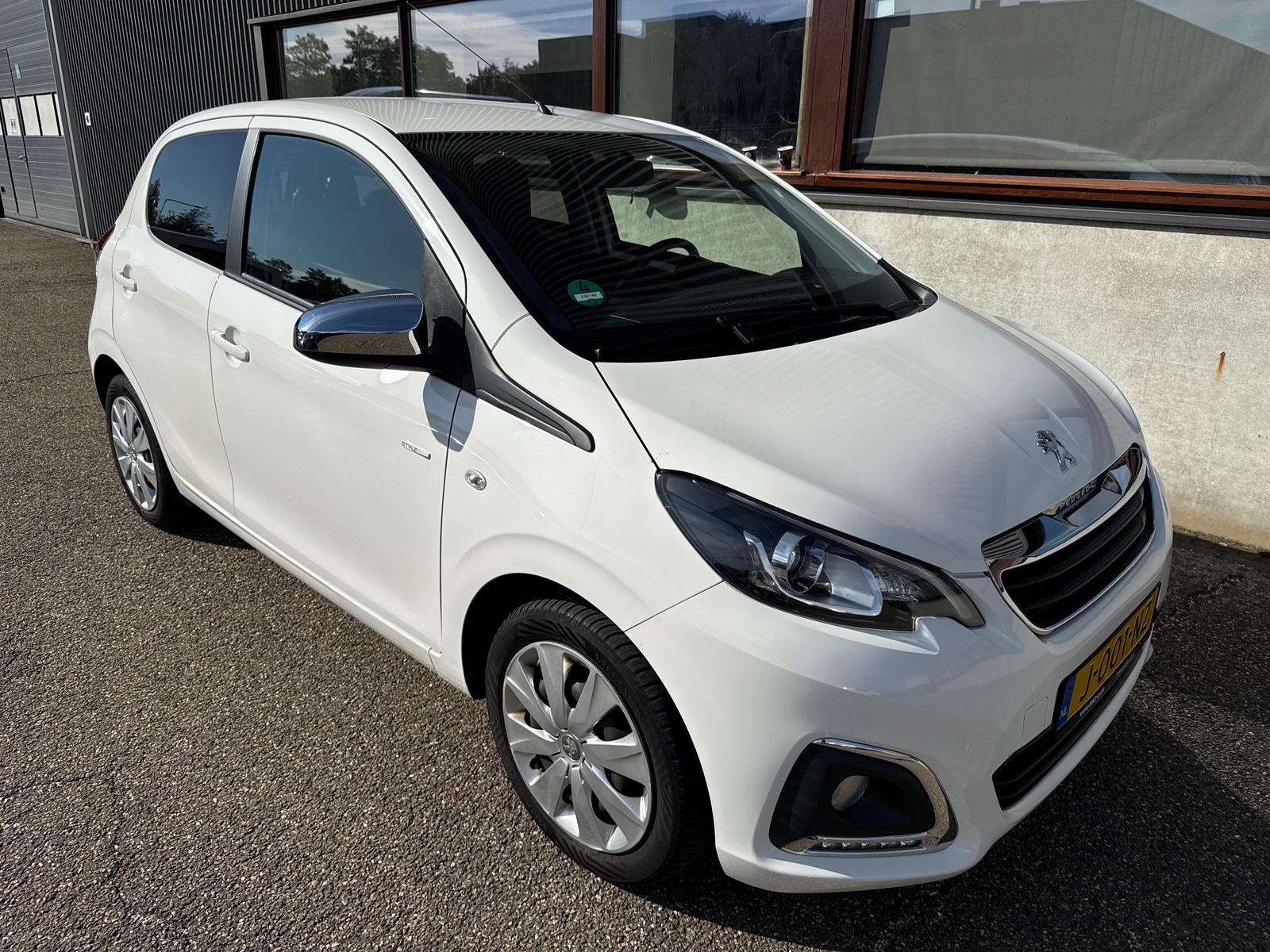 Peugeot 108 1.0 VTI Style - Petrol - Manual - 72 hp - 93.290 km