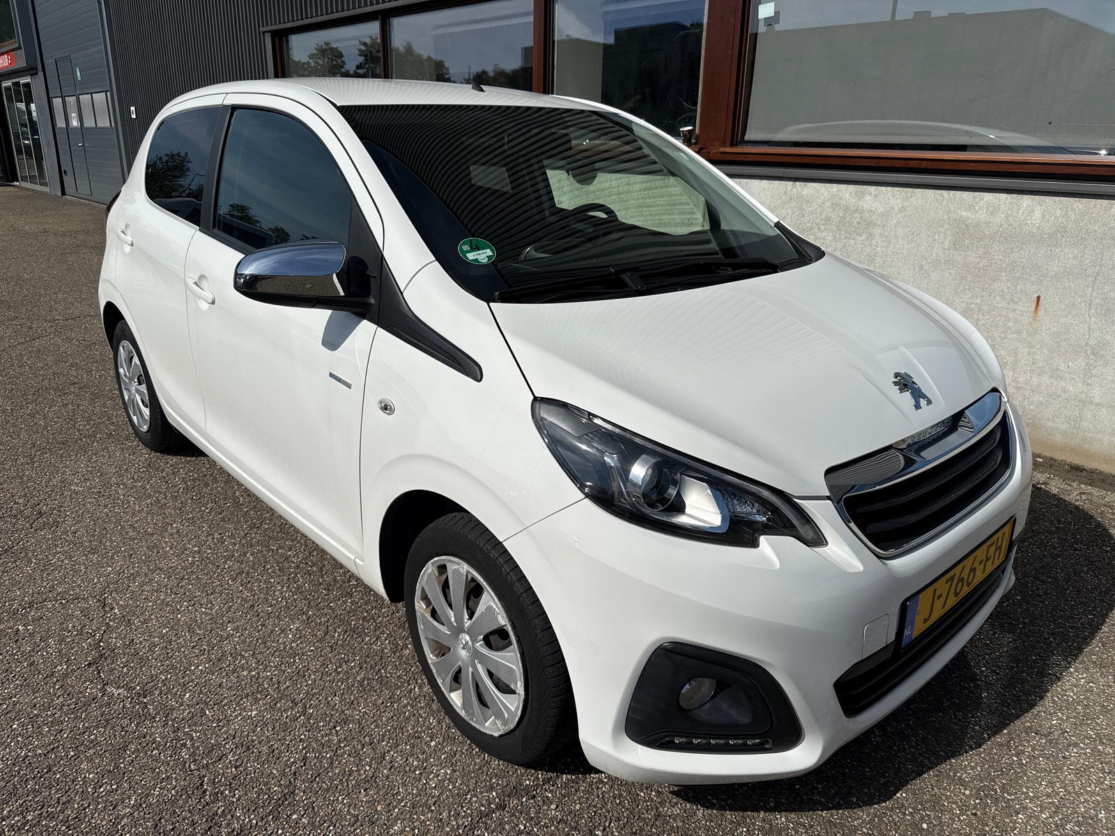 Peugeot 108 1.0 VTI Style - Petrol - Manual - 72 hp - 51.702 km