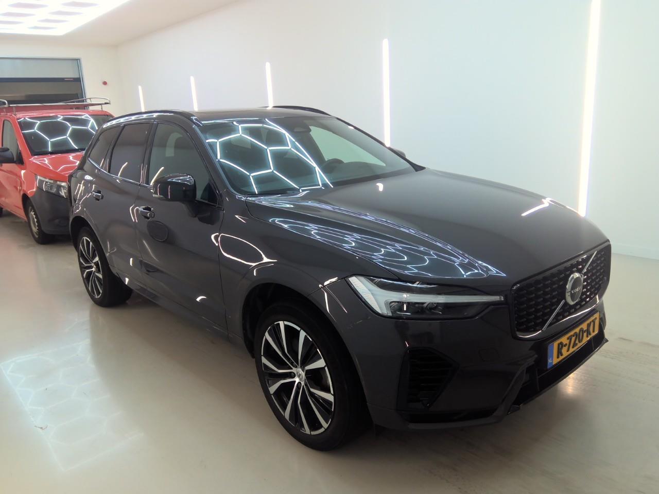 Volvo XC60 T6 Plus Dark - AWD - Hybrid - Automatic - 253 hp - 139.024 km