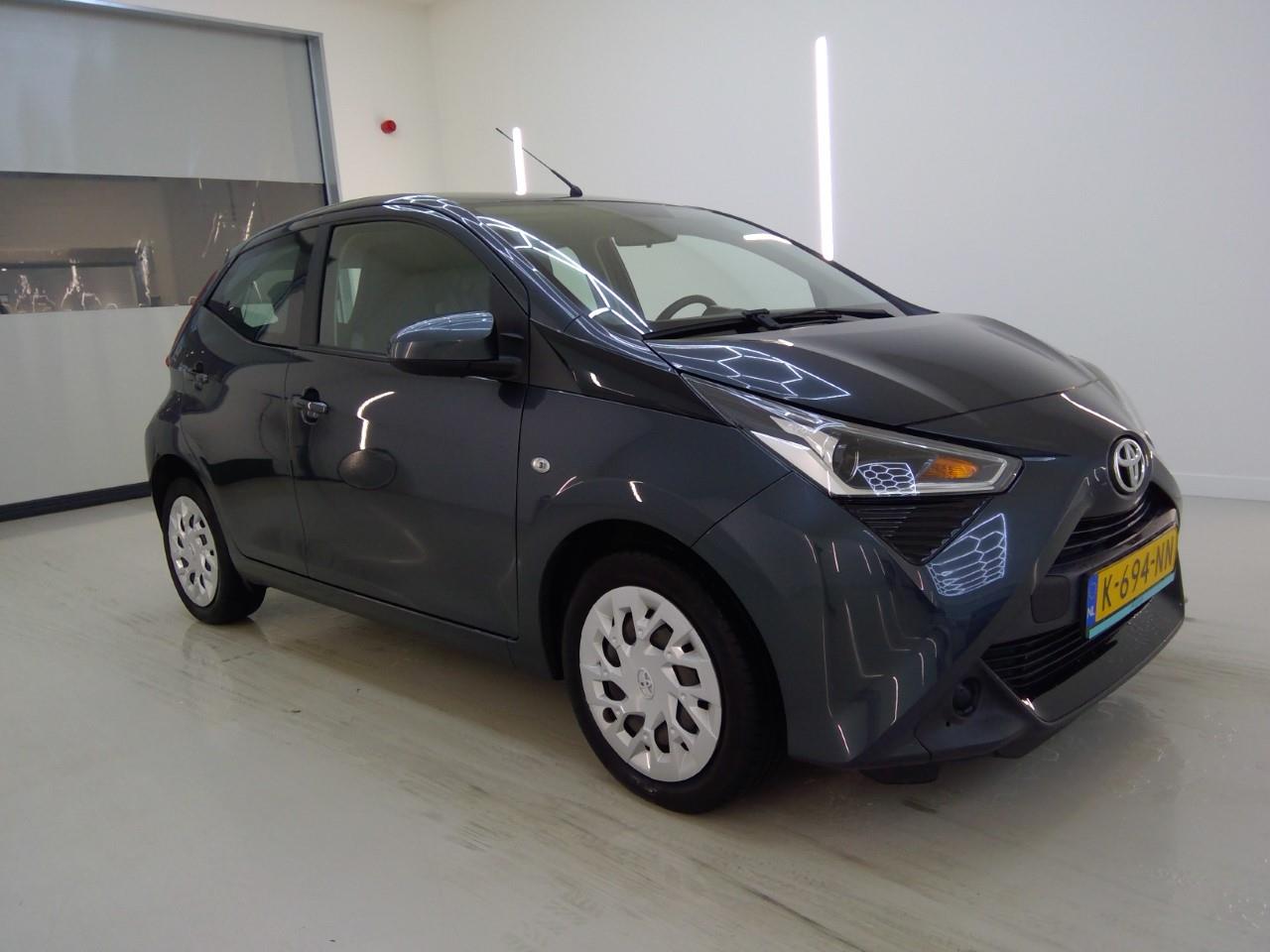 Toyota Aygo 1.0 VVT-i X-Play - Petrol - Automatic - 72 hp - 37.853 km