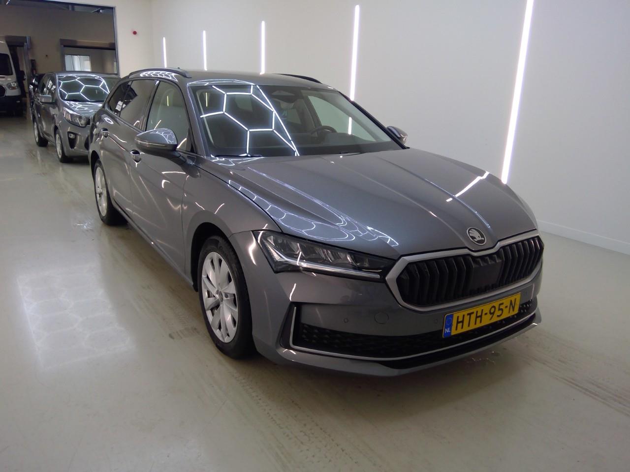 Skoda Superb Combi 1.5 TSI Business - Petrol - Automatic - 150 hp - 24.750 km