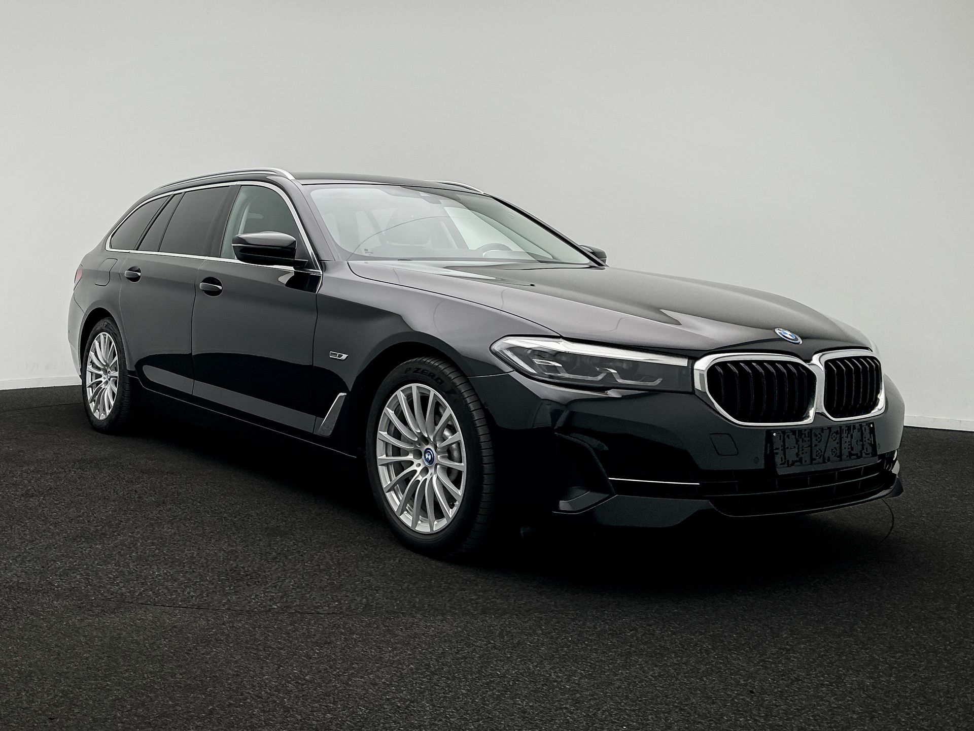 BMW 5 Series Touring 520e Lounge - Hybrid - Automatic - 163 hp - 127.961 km