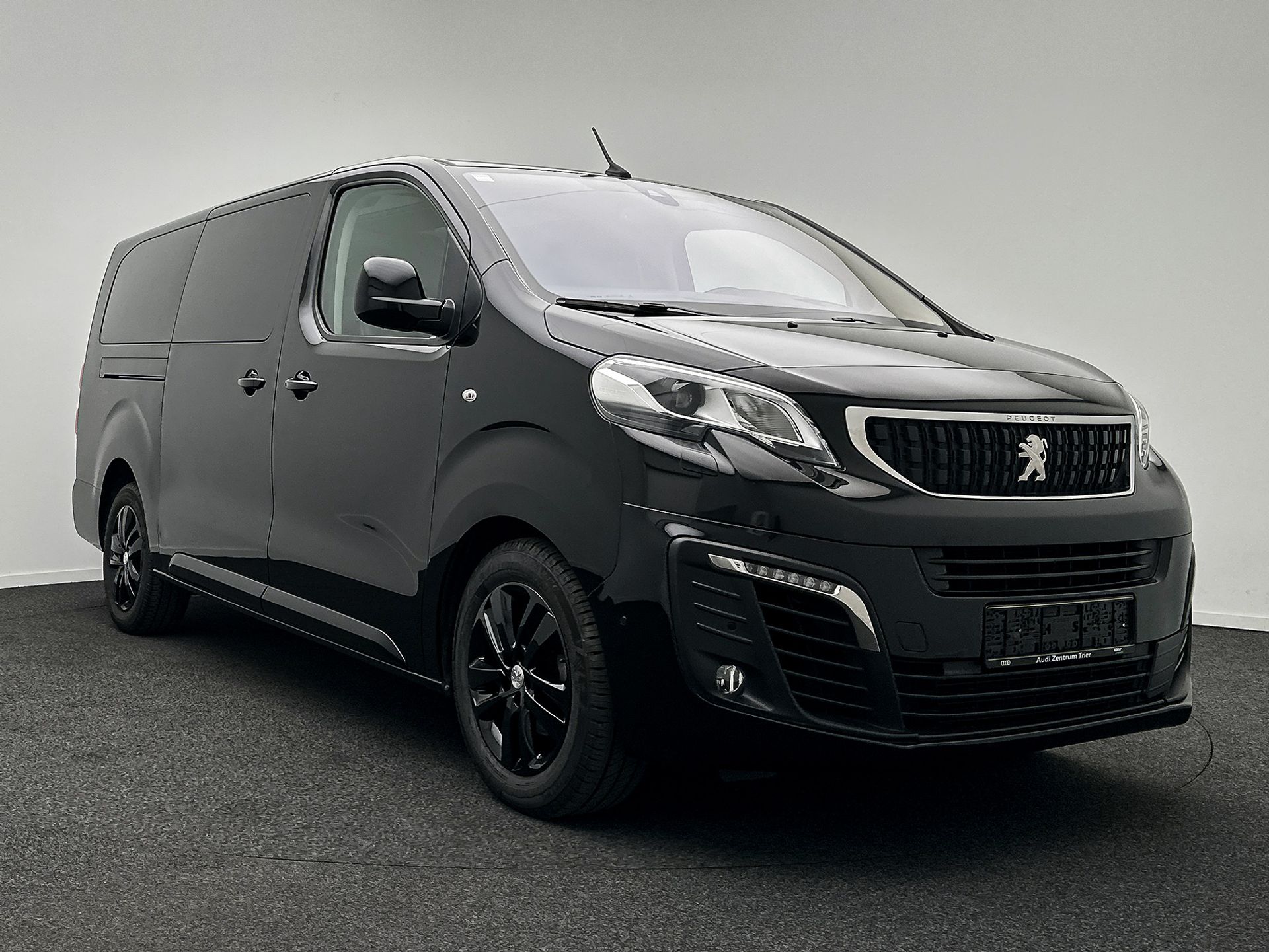 Peugeot Traveller L3 2.0 HDI Allure - Diesel - Manual - 149 hp - 152.257 km