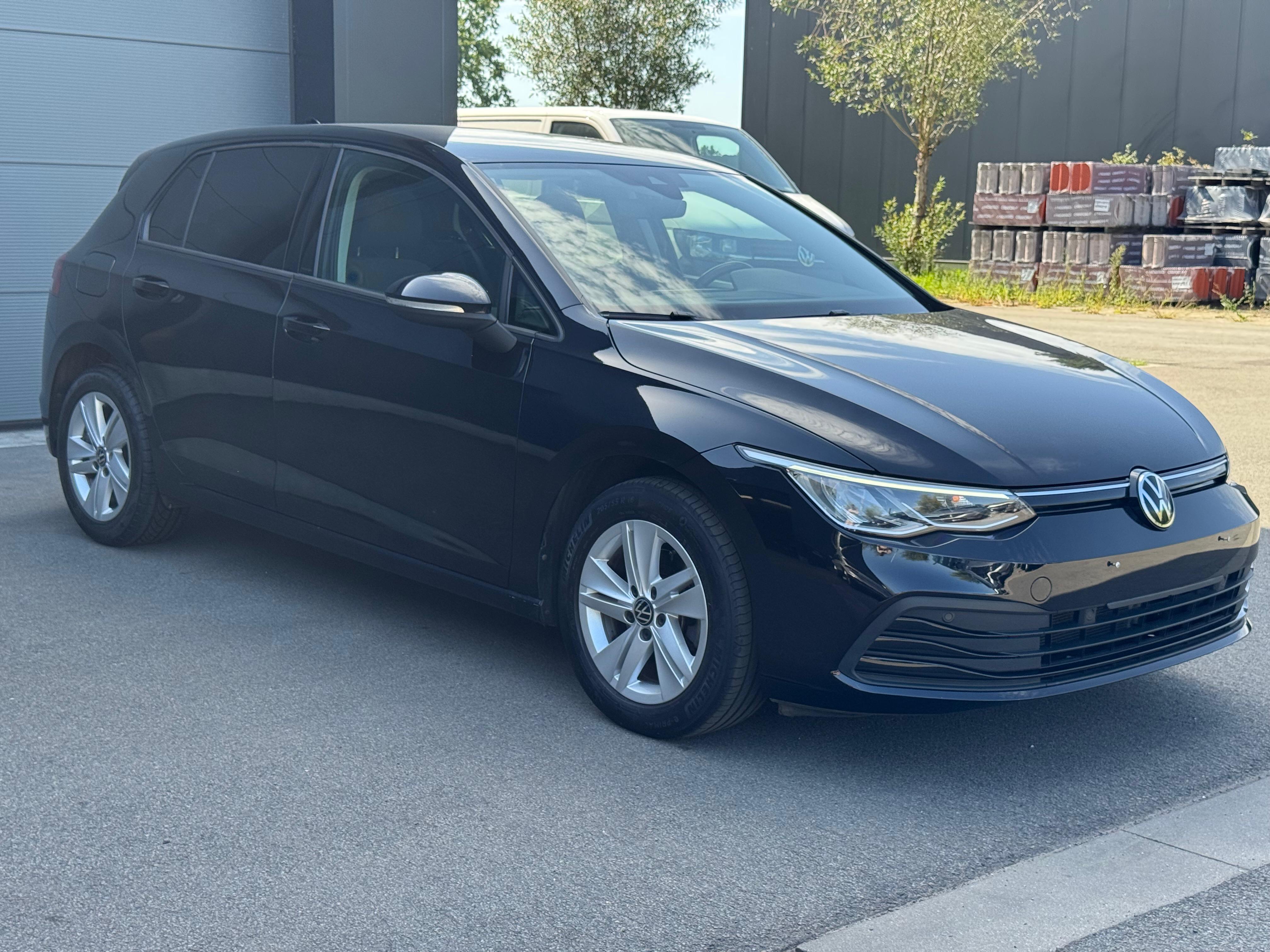Volkswagen Golf 1.0 eTSI Life - Petrol - Automatic - 110 hp - 62.751 km