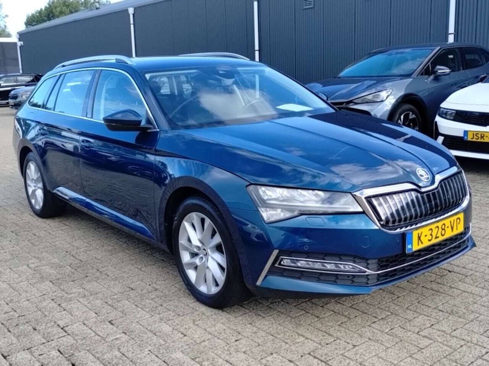 Skoda Superb Combi 1.4 TSI Edition Plus - Hybrid - Automatic - 156 hp - 176.927 km