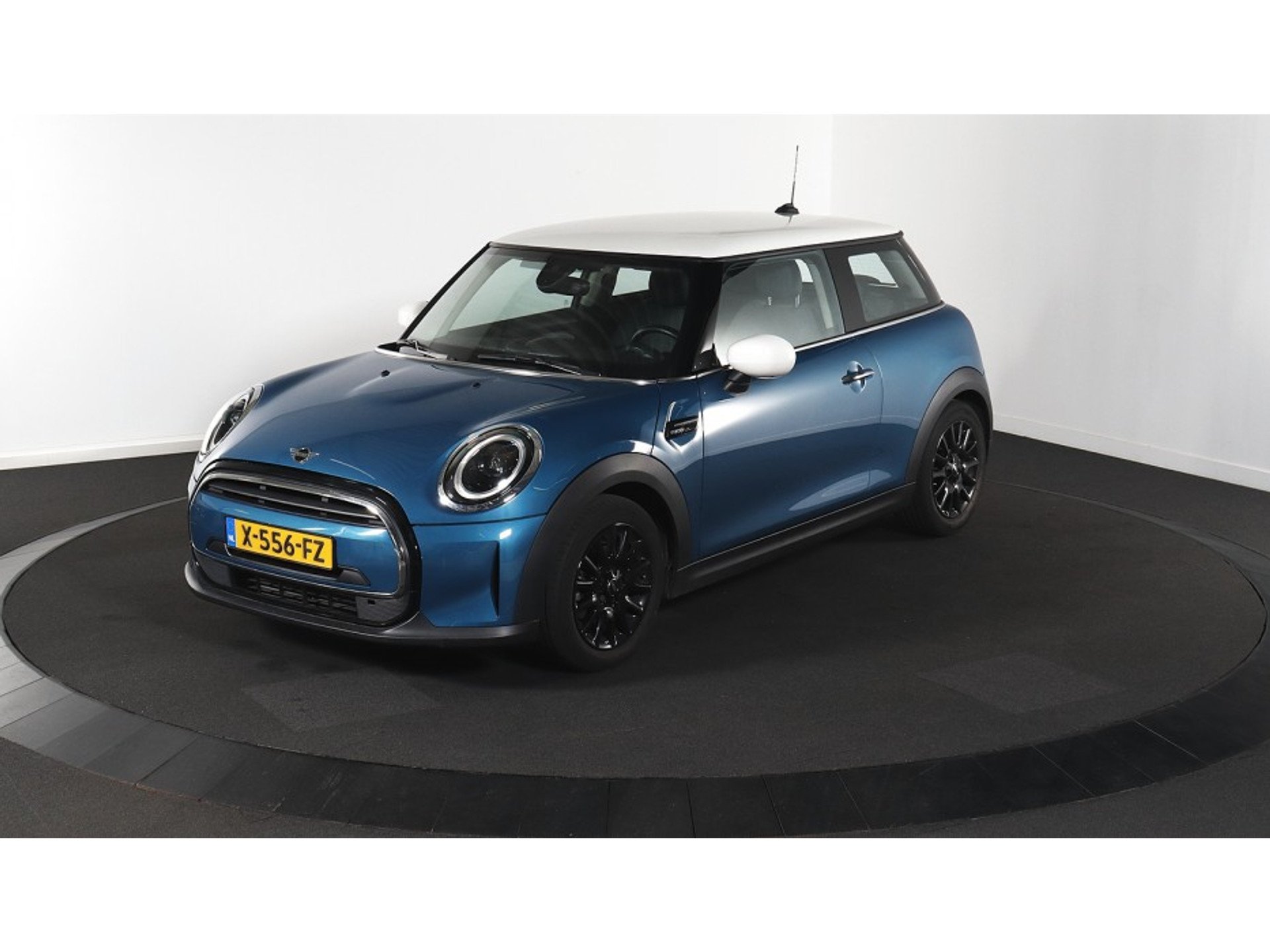 Mini 3 Doors Cooper 1.5 Camden - Petrol - Automatic - 136 hp - 29.731 km