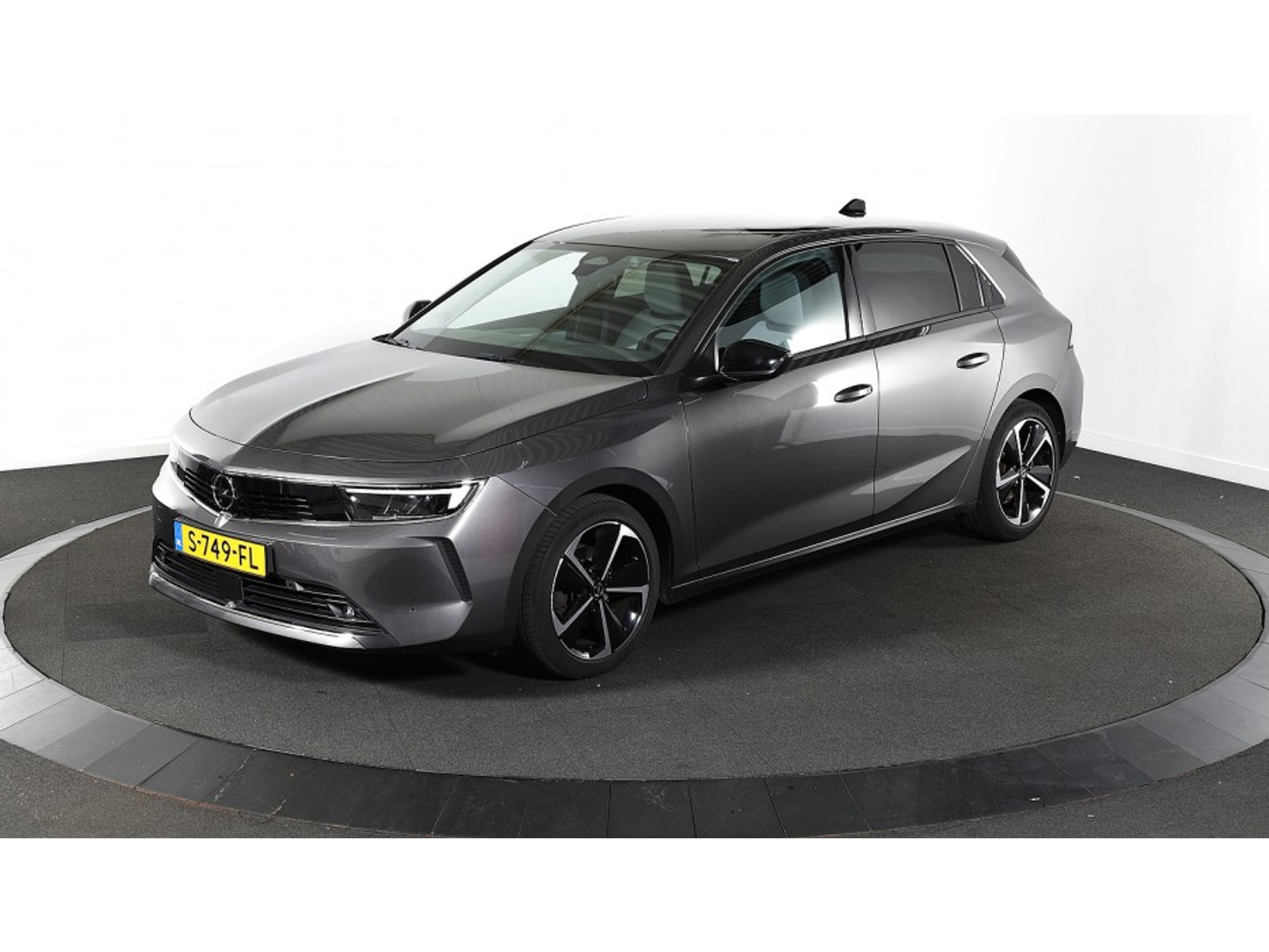 Opel Astra 1.2 Edition - Petrol - Manual - 131 hp - 83.532 km