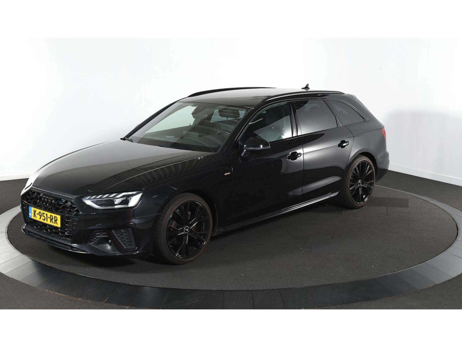 Audi A4 Avant 35 TFSI S Edition - Petrol - Automatic - 150 hp - 102.045 km