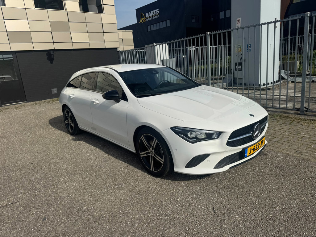 Mercedes-Benz CLA Shooting Brake 200 Business Solution - Petrol - Automatic - 163 hp - 116.711 km