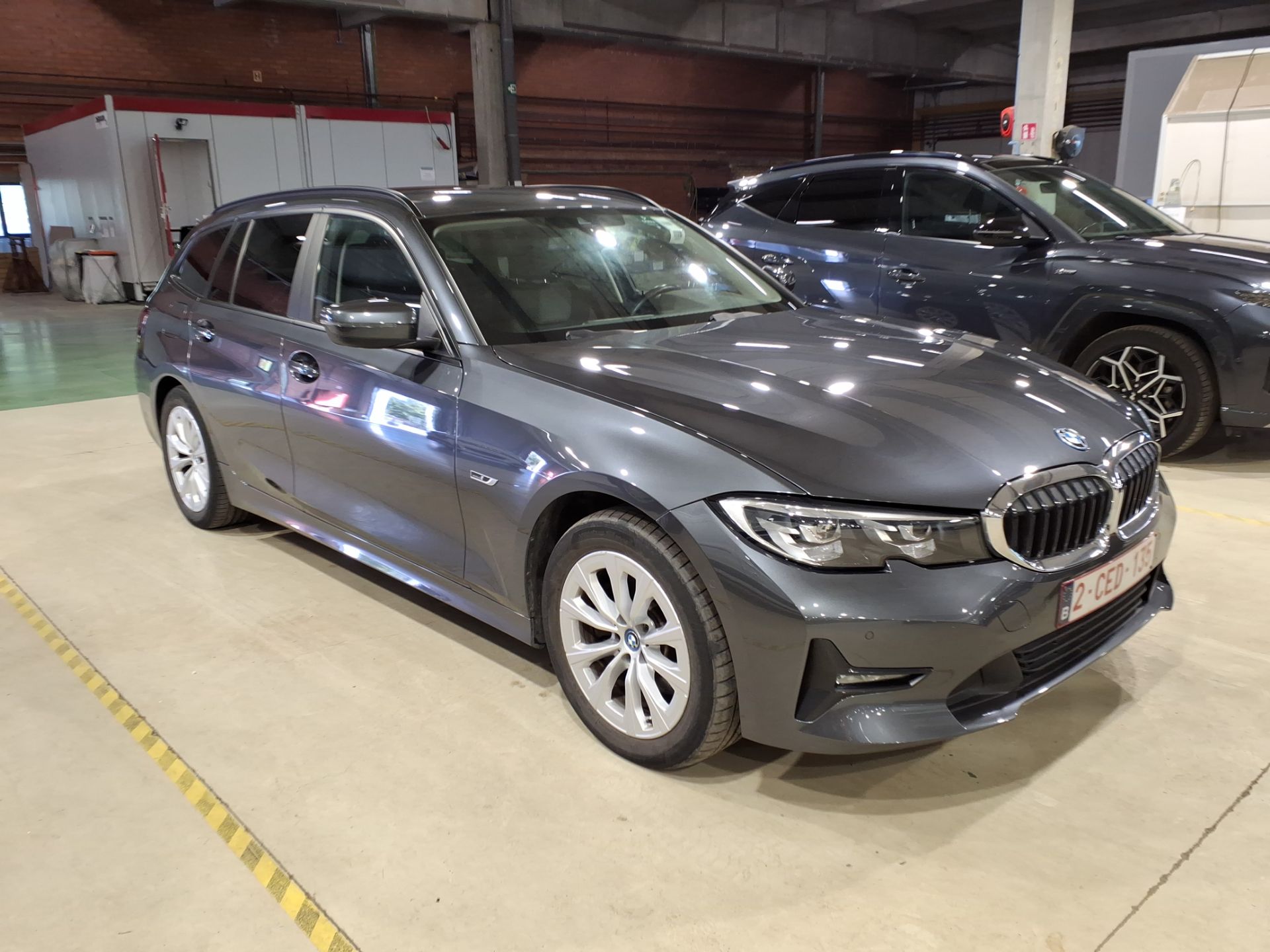 BMW 3 Series Touring 320e Business Design - Hybrid - Automatic - 163 hp - 101.556 km