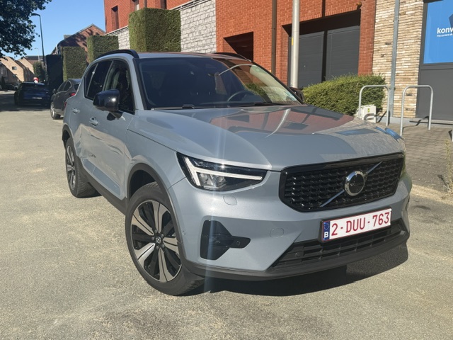 Volvo XC40 1.5 T4 Ultimate Dark - Hybrid - Automatic - 129 hp - 90.494 km