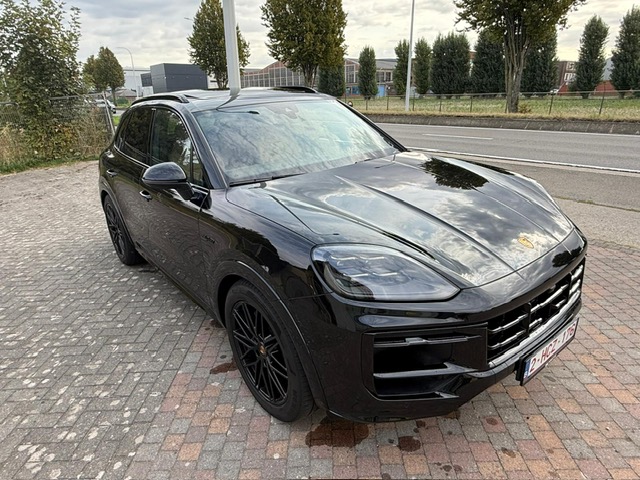 Porsche Cayenne 3.0 - AWD - Hybrid - Automatic - 304 hp - 13.295 km