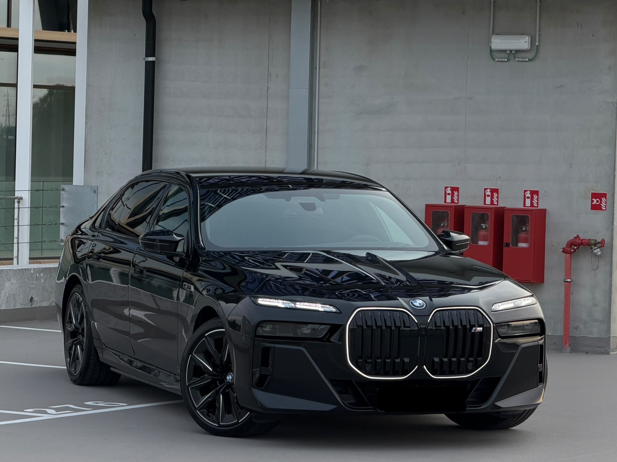 BMW 7 Series M760e 3.0 - xDrive - Hybrid - Automatic - 381 hp - 10.025 km